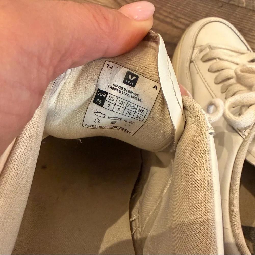 Veja Womens V-12‎ White/Camel Leather Sneakers Size 7